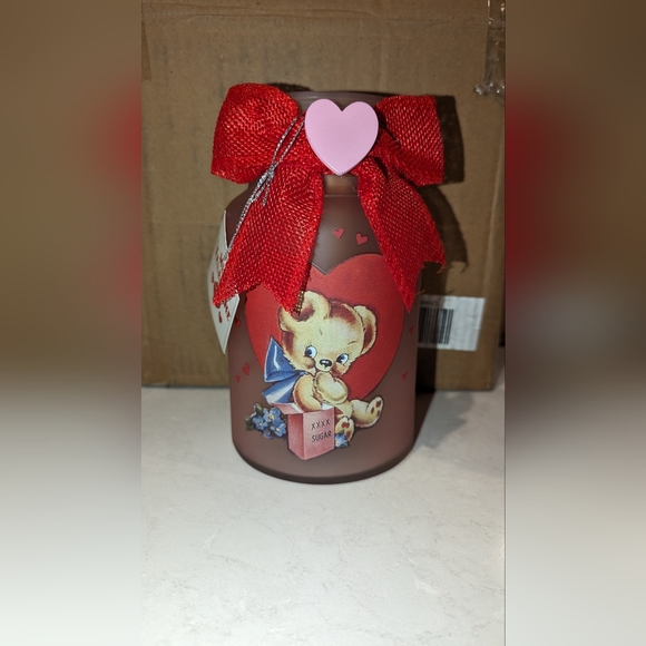 Miss Valentine Illuminated Milk Jugs - Picture 4 of 10